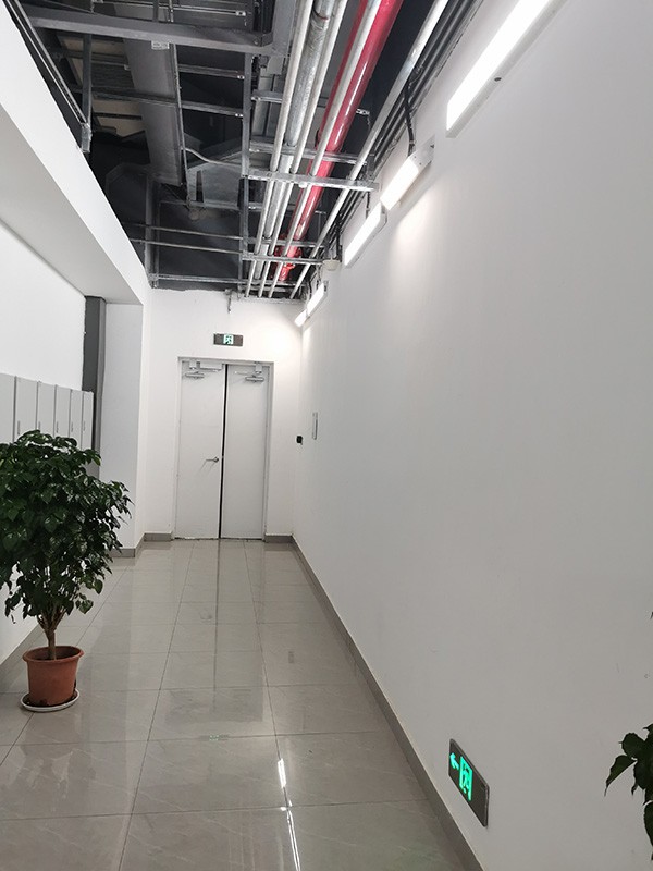 智能疏散指示系統(tǒng)如何自動調(diào)整疏散指示以適應火勢變化？