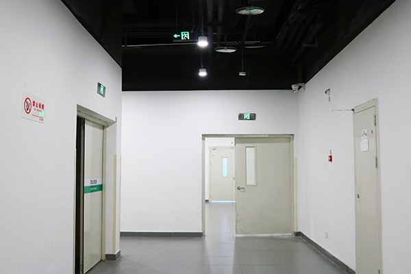 智能疏散指示系統(tǒng)能否應(yīng)對(duì)多層建筑？