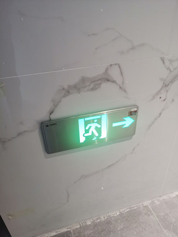 應(yīng)急疏散系統(tǒng)在復(fù)雜建筑結(jié)構(gòu)中的適用性如何？