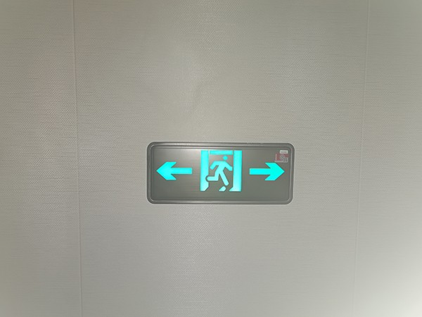 在大型商場(chǎng)中，集中控制智能疏散的優(yōu)勢(shì)何在？